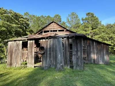 1830s log timbered barn