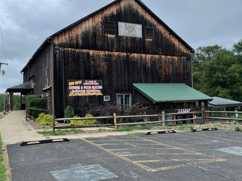 1830's Custom Barn/Restaurant 2.32 acres