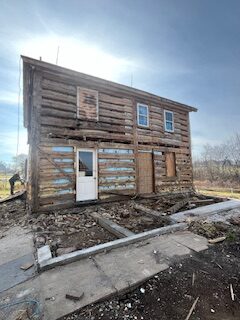 1800's corner post log cabin